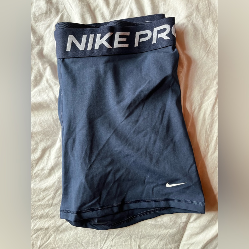 NWOT Nike Pro shorts
